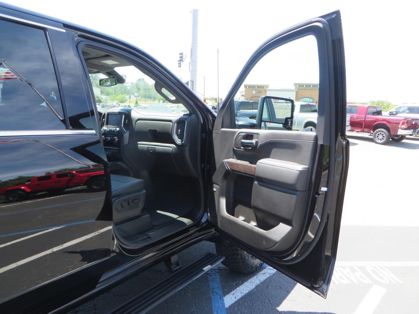 2022 BLACK /BLACK GMC Sierra 2500HD Denali Crew Cab 4WD (1GT49REY0NF) with an 6.6L V8 OHV 16 DIESEL engine, 6A transmission, located at 2630 Grass Valley Highway, Auburn, CA, 95603, (530) 508-5100, 38.937893, -121.095482 - Features a BDS 3" suspension system with Fox shocks, 20" Fuel Maverick wheels, and 35" Nitto Ridge Grappler tires. - Photo#46